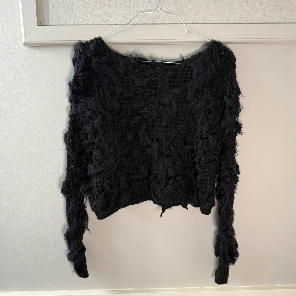 Romeo and Juliet Couture Women's Black Fuzzy Sweater - Picture 1 of 11